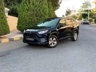  8 تيوتا رافور هايبرد 2023 xle لون اسود ملوكي جمرك اليوم اعلى صنف