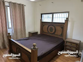  2 سرير مجوز وكومدنتين وتسريحه خشب لتيه وزان بحاله ممتازه بدون خزانه