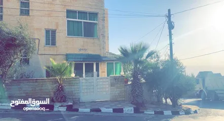  7 بيت مستقل على شارعين مُطل بسعر مغري جداً