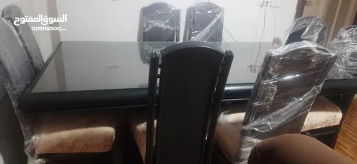  2 طاولة سفره شبه جديده 8 كراسي مع زجاجه للوجه  قابله للتفاوض لايوجد اي كسر