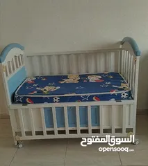  2 سرير بيبي قياس كبير + سرير بيبي صغير هزاز