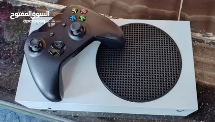  4 Xbox Series S و PS4 Slim للبيع بحالة ممتازة