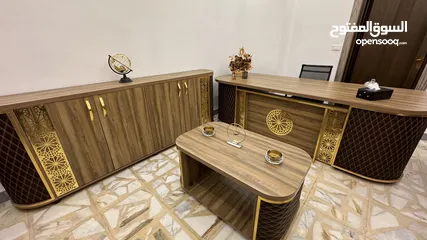  1 مكتب فاخر (ذهبي / مع الجلد) مع خزائن و طاولات