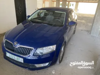  1 سكودا اوكتافيا للبيع كاش او دفعة وشيكات شخصية