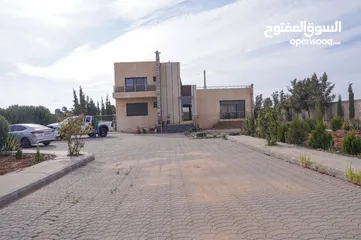  19 فيلا مميزة للبيع قرب مشروع إلاندلسية مساحة الأرض 4 دونم 7 نوم