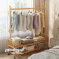  1 ستاند معدني للملابس والاحذية باللون الذهبي