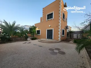  3 فيلا للبيع بالقرب بشارع الباباي