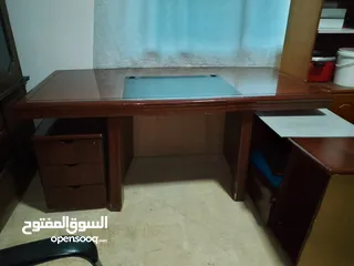  6 مكتب وكرسي وخزانه
