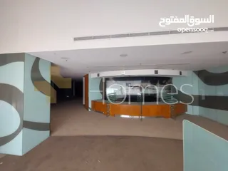  9 معرض بموقع مميز للبيع شارع عبدالله غوشه ، بمساحة 682 م