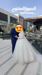  1 فستان زفاف للبيع مع طرحة زفاف طول 3 متر