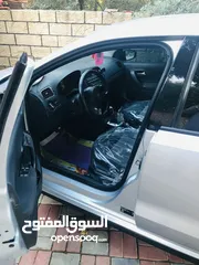  6 بولو/ ماتور 1400/  لون السياره فضي ،مش ناقصها السياره ولا برغب  فحصها جيد جدا ، موديل 2010