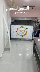  12 عدد محل عصير كامل متكامل  بحاله لجديد والسعر ما يرضي الله البيع كامل. كلو بحاله الجديد