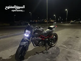  11 Benelli motorcycle 2020 tnt with helemt دراجه بينيلي بحاله ممتازه ومع خوذه 2020