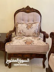  3 طقم كنب مميز بحالة ممتازة للبيع