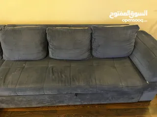  4 كنت كورنر مع كنبه ثنائيه بحاله جيد لا يوجد خراب في الخشب  فقط بحاجه لتنجيد  سعر 180 قابل في التفاوض