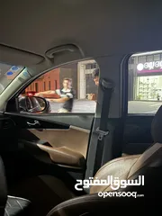  5 سورينتو 2018 فل إضافات سبع ركاب ما عدا فتحه فرش بني ماشي 100 ألف ماطور 2200