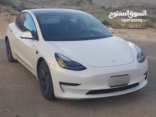  1 تيسلا موديل 3 بحالة ممتازة جدا