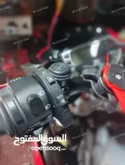  20 سماعات خوذة للدراجات النارية / ويتوفر أيضاً وحدة تحكم خاصة للسماعات
