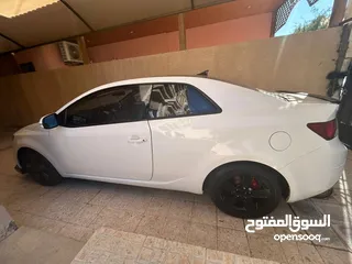 9 كيا فورتي فحص 3 جيد امام يمين مضروب ومشغول