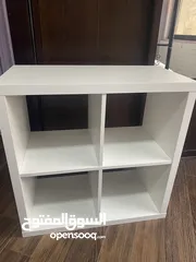  2 رفوف للكتب وعدة أغراض