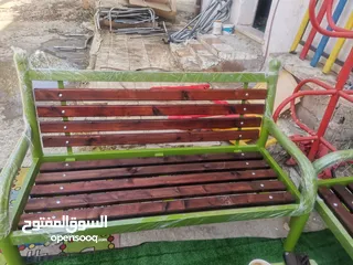  28 مقاعد حديقة ثلاثي فاخر حديد وخشب سويد مقاس متر ونص في 60 سم. خدمة التوصيل لجميع المحافظات