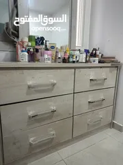  1 Chest of drawers with a mirror