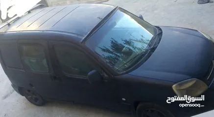  6 سياره فان برلنجو 2006 سوداء