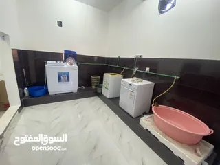  1 اغراض محل غسيل و كي الملابس او كامل المحل