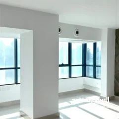  1 مكتب للايجار الارسال مقابل قصر الحمرا. سهل الوصول مشيا و بالسيارة بعيد عن الازمة