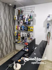  5 محل متكامل باثاثه وببضاعته بيع طول