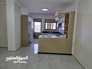  2 شقه للايجار السنوي جديده لم تسكن بعد والعماره جديده متوفر مصعد وكراج سياره