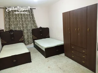 2 غرفة نوم شبابية تختين مفرد ونص مع فرشاتهم وخزانة خشب لاتيه بحالة ممتازة للبيع بسعر 120عمان