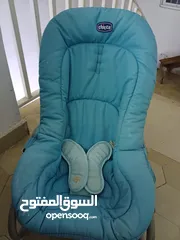  1 كرسي اطفال و جهاز تعقيم