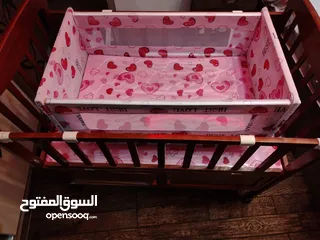  4 تخت بيبي عدد 2 ازرق و زهري اندونيسي مع الهزاز للتواصل