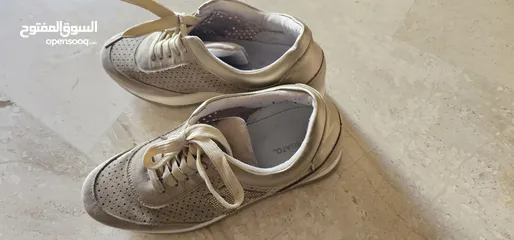  7 حذاء بناتي سبور للبيع