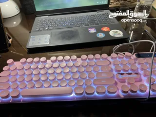  8 Glowing Pink Typewriter Style Keyboard لوحة مفاتيح ستايل الطابعة الكلاسيكي مضيء اللون وردي راقي جداً