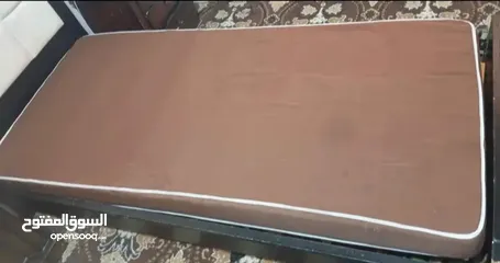  2 تخت خشب للبيع مع الفرشه  وكاله خشب زان