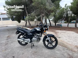  2 ( Suzuki en125  model 2022 ) بحالة الوكالة بسعر 1000 دينار