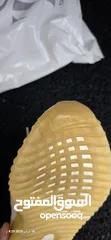  11 shoes Adidas Yeezy original 43وثلث الابيض اصلي والرمادي قياس 44 كوبي  بحاله ممتازه كانه جديد .