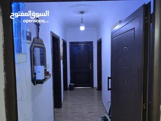  15 شقه مدخل مستقل مرتفعه 7 درجات عن الشارع مساحة الشقه 178 م2 عمر البناء 8 سنوات شماليه غربيه جنوبيه بس