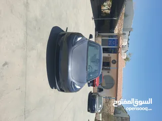  1 تيسلا موديل 3 موديل 2023 لون فيراني داخل ابيض عداد قليل بسعر مناسب