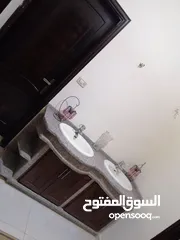  5 شقه للبيع مساحه 225م 4 نوم تشطيبات فلل في إربد جنوب مسجد علياء التل