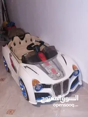  4 TOW SEATER KIDS CAR , RECHARGEABLE.