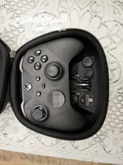  2 اكس بوكس سيريس اكس مع ايد عدد 2 وحده خربانه أو ايد 2 Elite Seriesمع سماعت ريزر الخاصه بل Xbox x