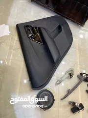  2 عندي 3 أبواب أصلية مفروطة من كيا نيرو، نظيفة وعلى الشرط: 	1.	باب أمامي يمين (الراكب) 	2.	باب أمامي ي