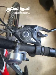  7 بسكليت (دراجه هوائيه) جنط 26 جبلي استعمال خفيف جدا مع هديه سكيت بورد صغير غير مستعمل ابدا