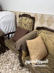  5 طقمين كنب بحالة ممتازة للبيع بسعر ممتاز