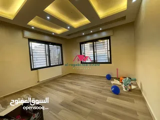  12 شقة / للايجار / شبه لم تسكن / 3نوم / الرابية / 220 متر