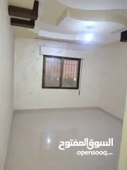  3 شقه فارغه للايجار سوبر ديلوكس مساحة 120متر طابق ثاني قرب دوار العيادات