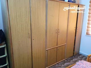  1 غرفه نوم تفصيل مستعمل مضروبه  زان بالإضافة إلى تخت مفرد مستعمل مع كرسي و شماعه خشب لاتيه18 اندونيسي